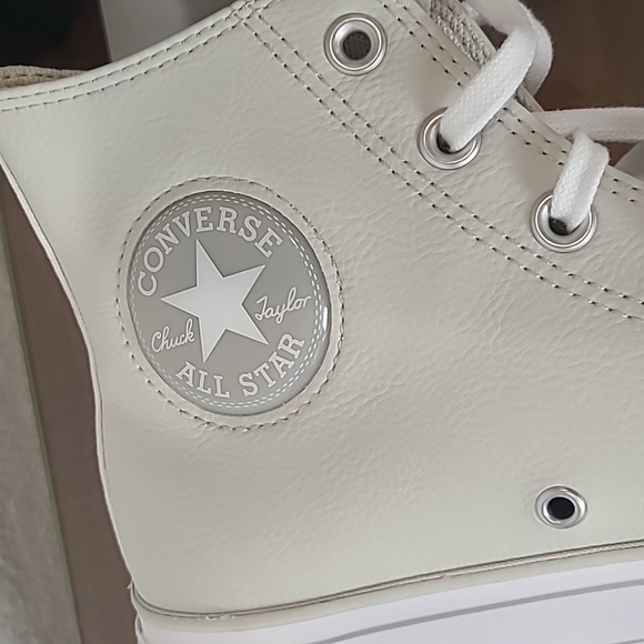 NIB Converse cream leather high top platform sneakers size 10 - Picture 5 of 13